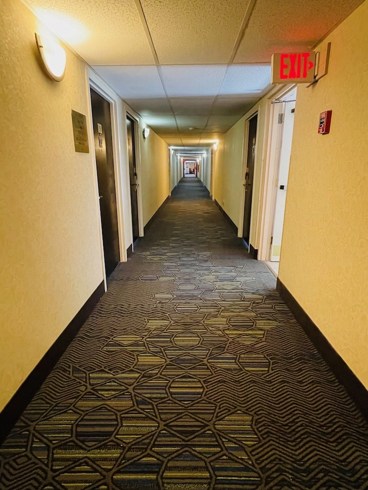 Mystic River Hotel & Suites Near Casinos - photo 52