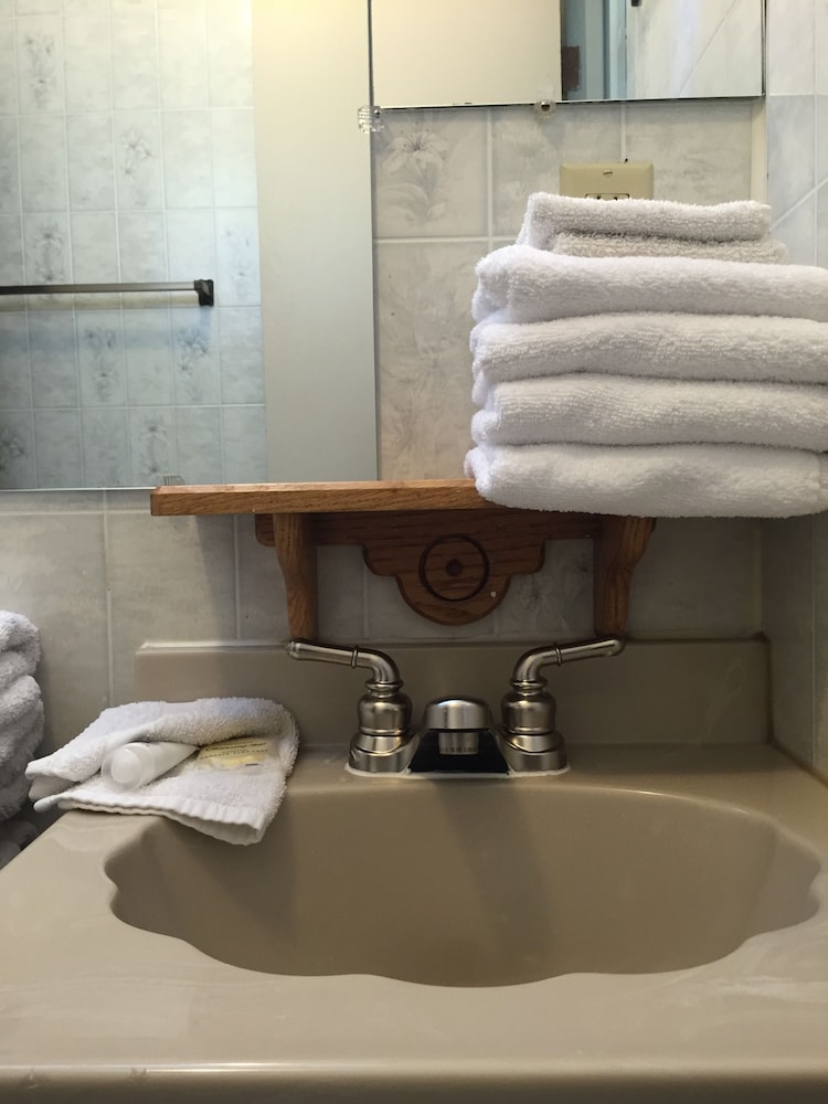 Americas Best Value Dakota Cowboy Inn - photo 13