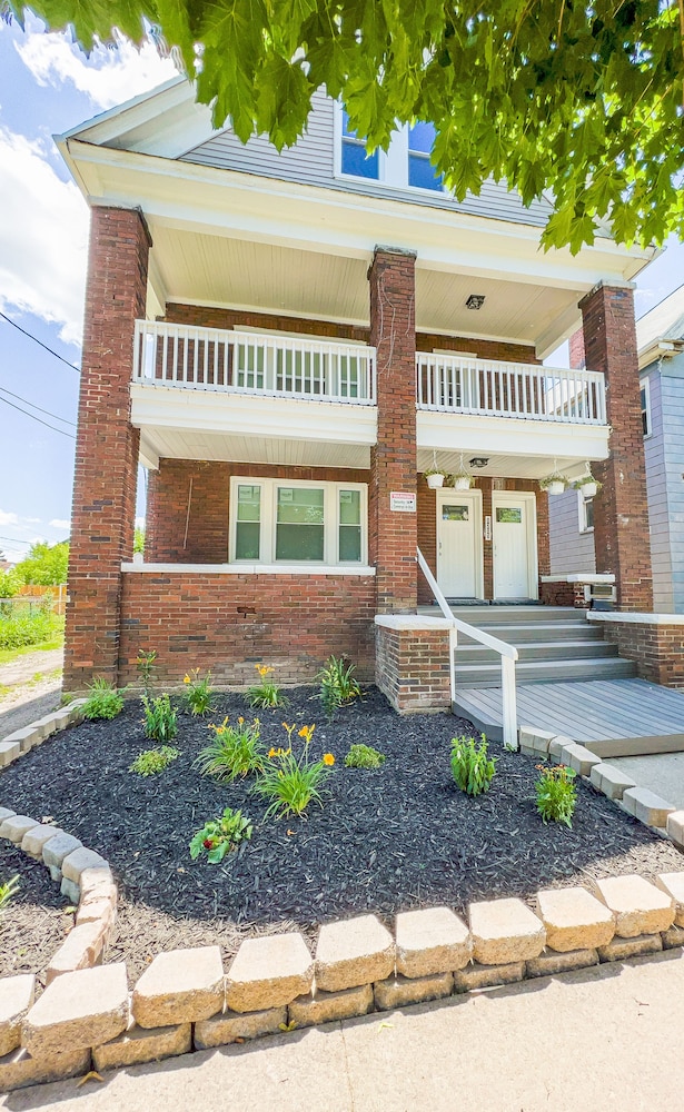 The Horseshoe Falls Villa 6BR Free Parking Minutes From Falls & Casino - photo 27