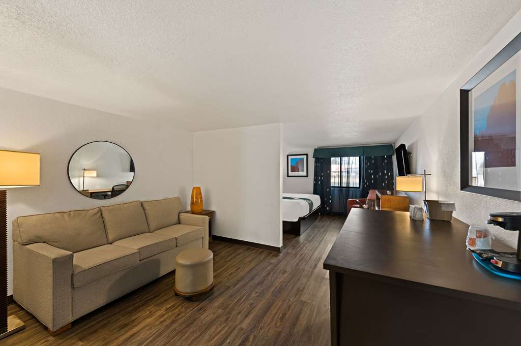 Quality Inn & Suites Council Bluffs Omaha East - photo 7