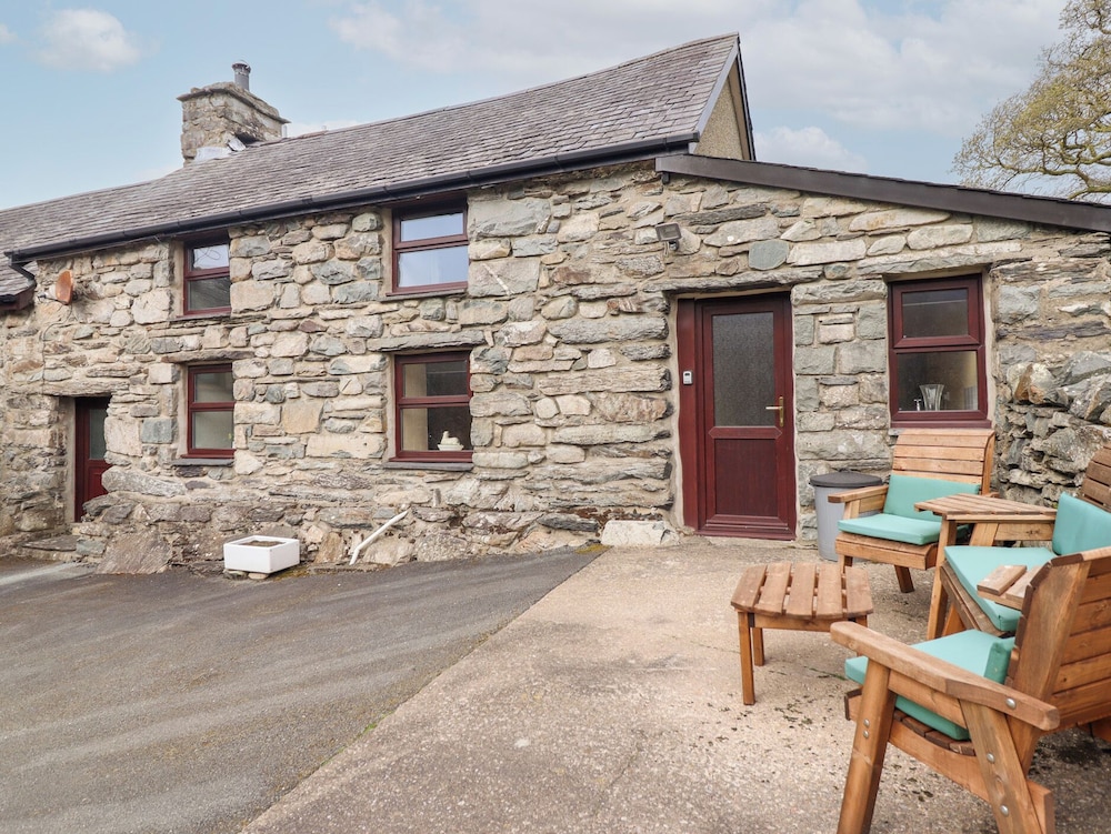 Y Bwthyn - carbon neutral hotel in Llanbedr