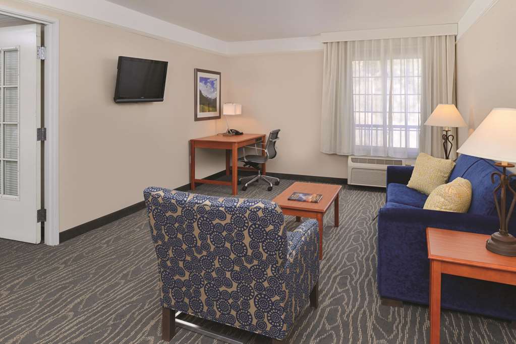 La Quinta Inn & Suites by Wyndham Ruidoso Downs - photo 34