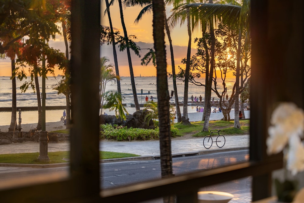 Waikiki Beach Marriott Resort & Spa - photo 127