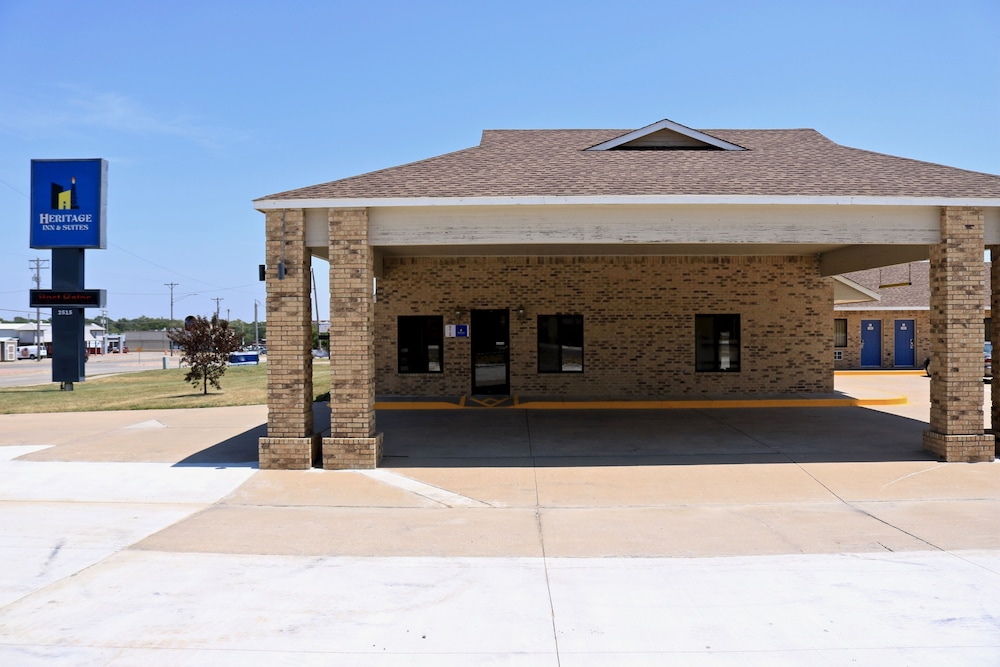 Heritage Inn & Suites - photo 15