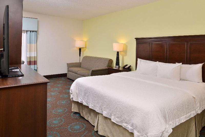 Hampton Inn & Suites Newport News - photo 58