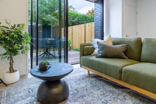 Merivale Gem: 2BR Townhouse Oasis — 4-Star Luxury Hotel in Christchurch, New Zealand