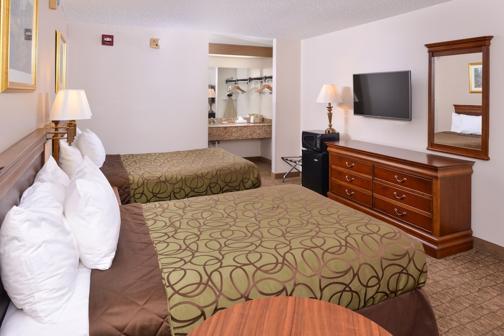 Briarwood Inn Of Geneva - photo 11