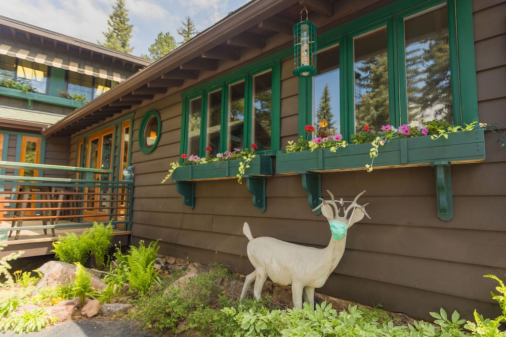 Highland Haven Creekside Inn - photo 203