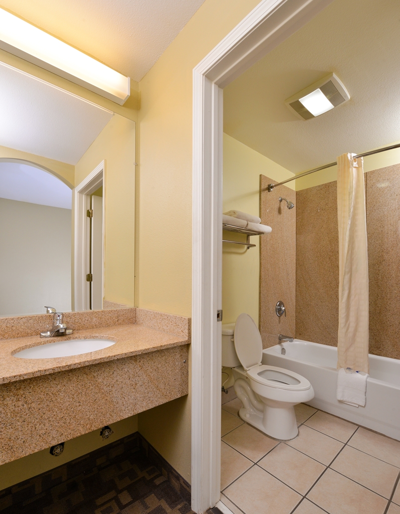 Americas Best Value Inn & Suites University Ave - photo 16