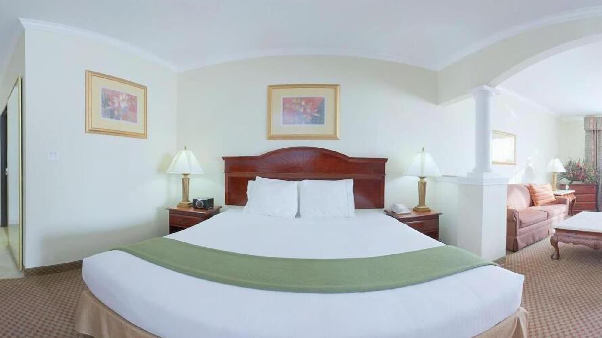 Holiday Inn Express & Suites Houston East by IHG - photo 27