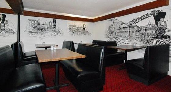 Econo Lodge Silver Dollar City Area - photo 8