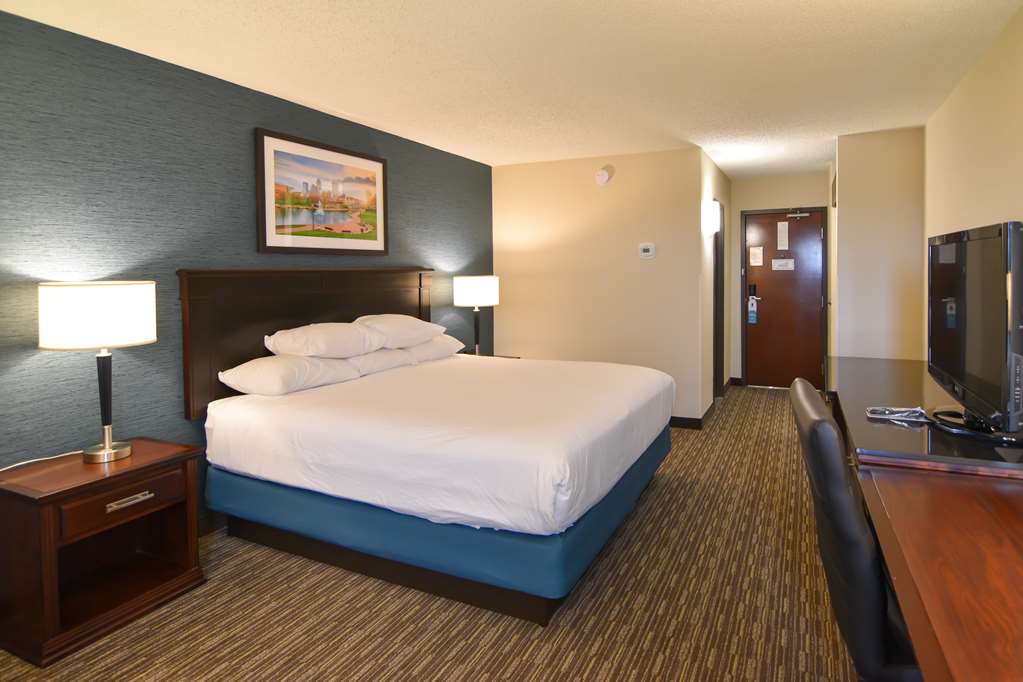 Best Western Plus Indianapolis North at Pyramids - photo 14