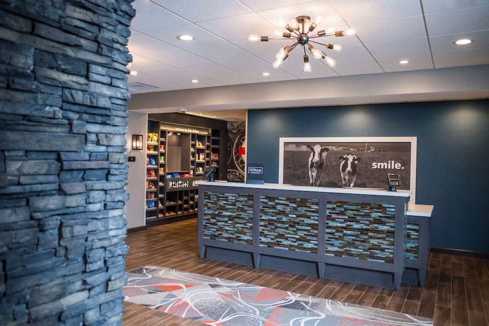 Hampton Inn & Suites at Wisconsin Dells Lake Delton - photo 15