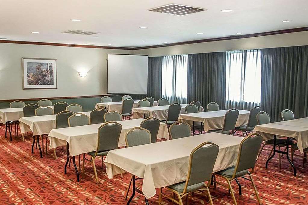 Days Inn by Wyndham Austintown - photo 32
