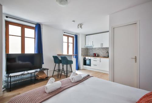 32#Studio 2pers#Sevres Lecourbe#Necker — 4-Star Luxury Hotel in Paris, France