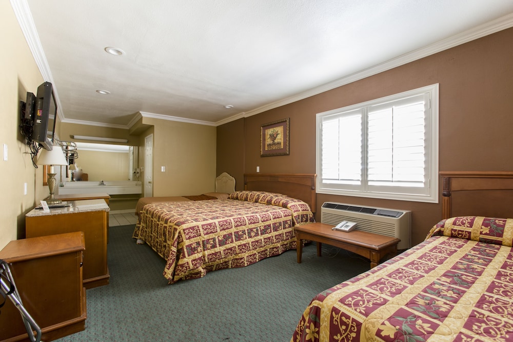 Beverly Inn - photo 36