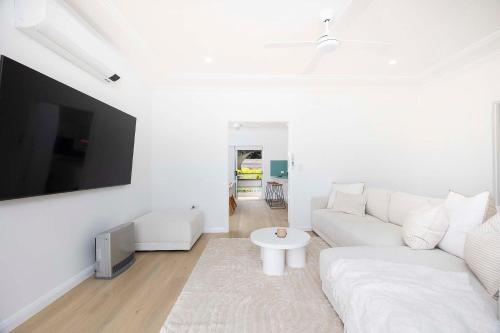 Stone's Throw Cottage — 4-Star Luxury Hotel in Forster, Australia