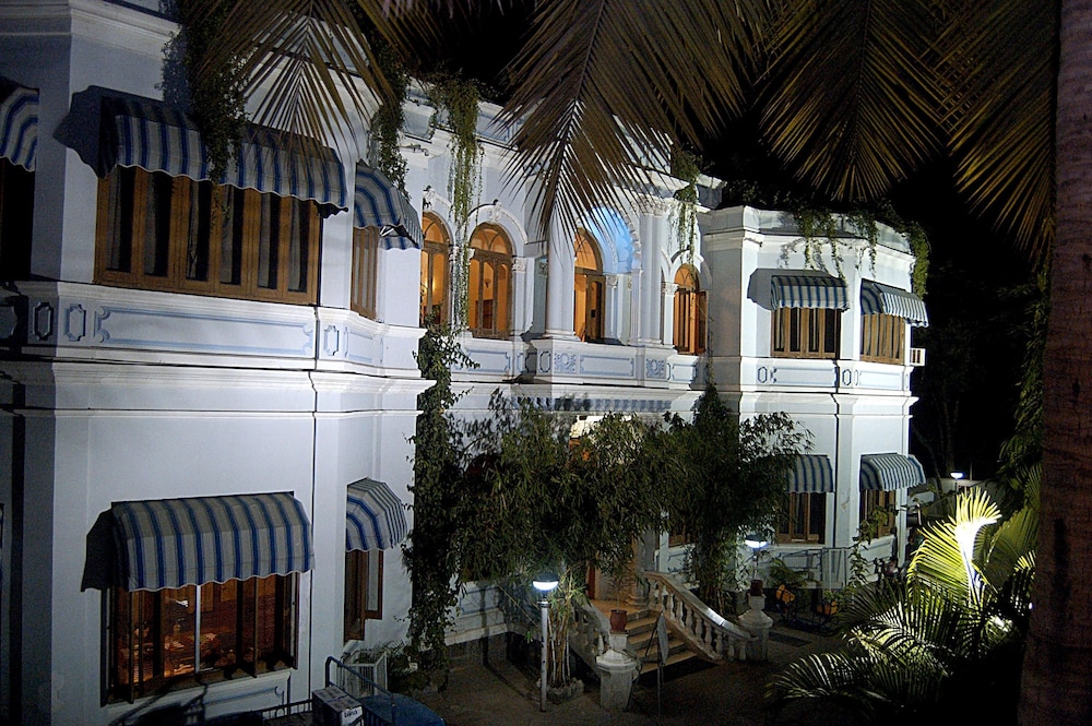 Hotel Aram - carbon neutral hotel in Jamnagar