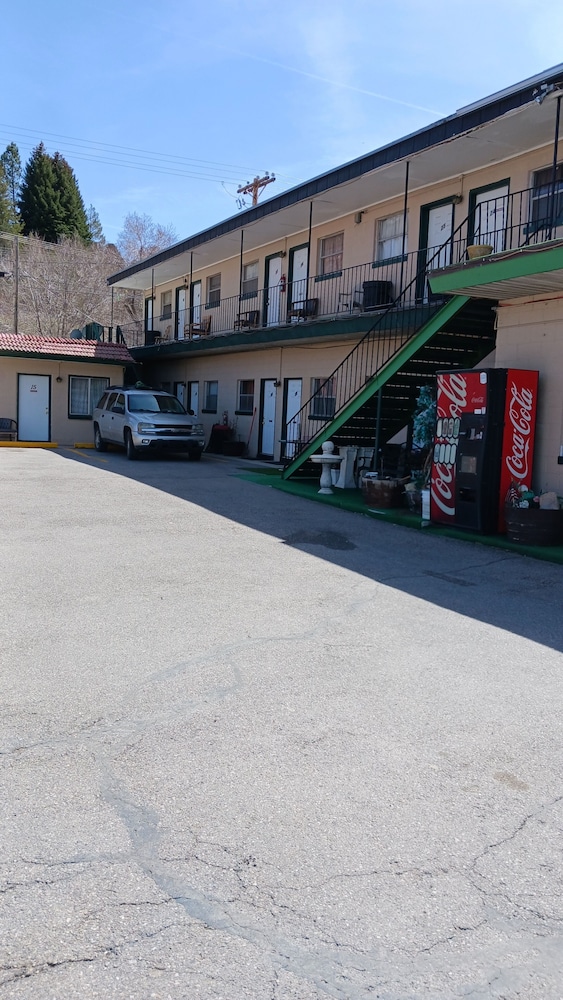 White Pine Motel - photo 20