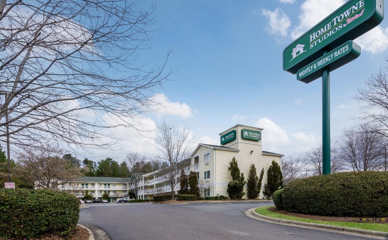 Suburban Studios Winston Salem University Parkway - carbon neutral hotel in Winston-Salem
