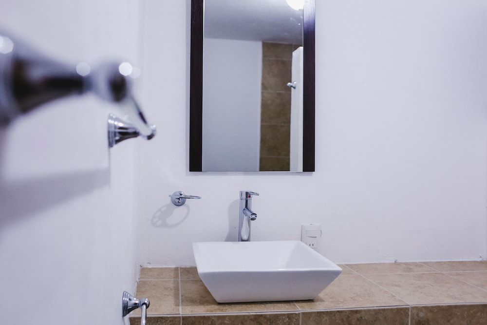 Bathroom sink