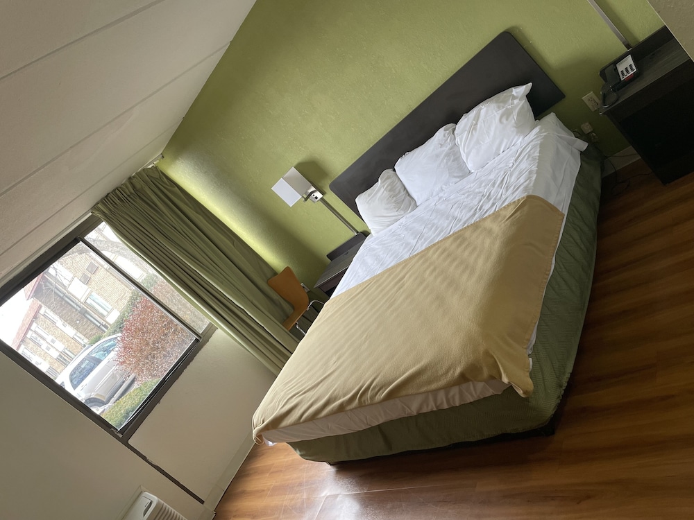 Travelodge by Wyndham Vernon CT - photo 9