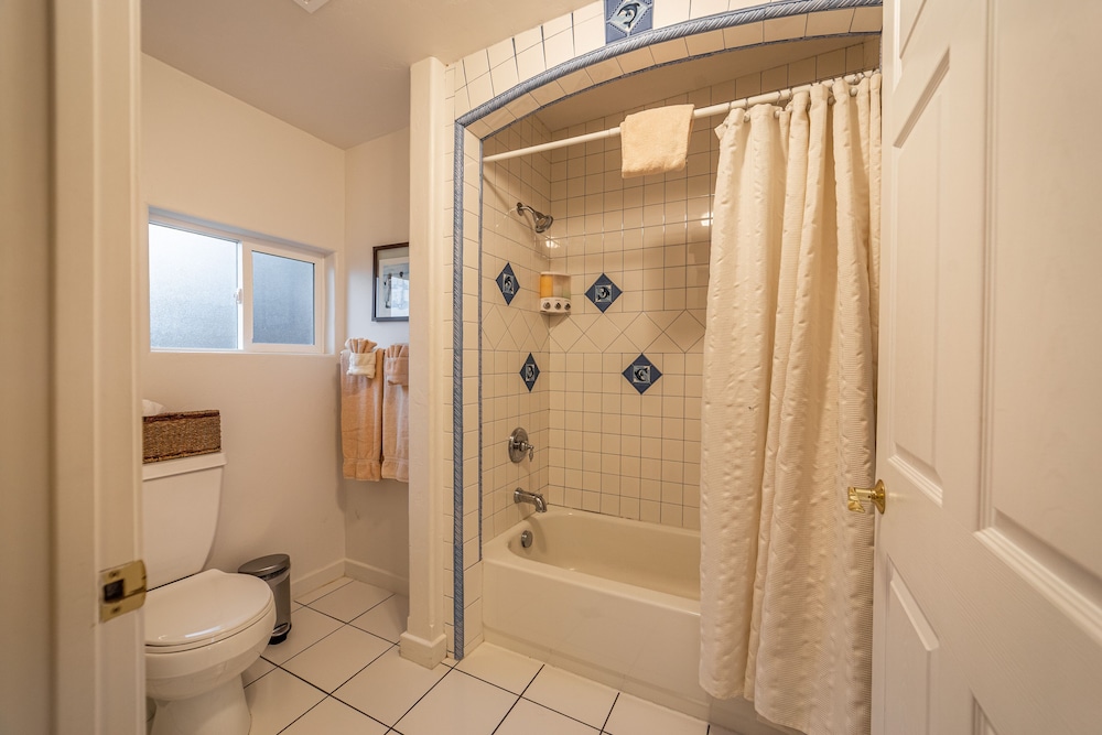 The Islander Inn - photo 47