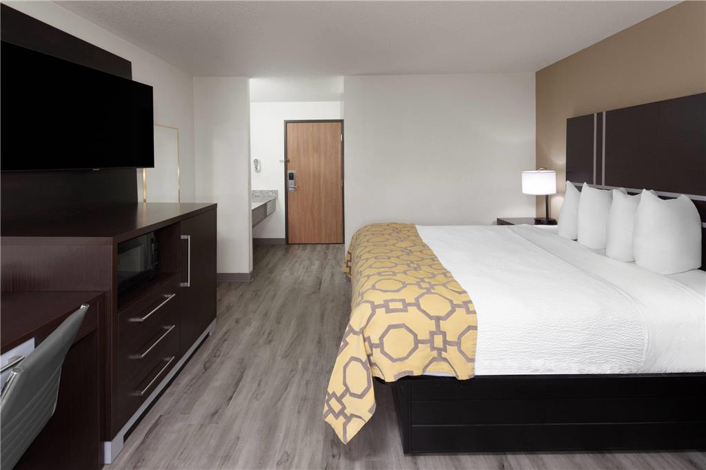 Baymont by Wyndham Green Bay - photo 10