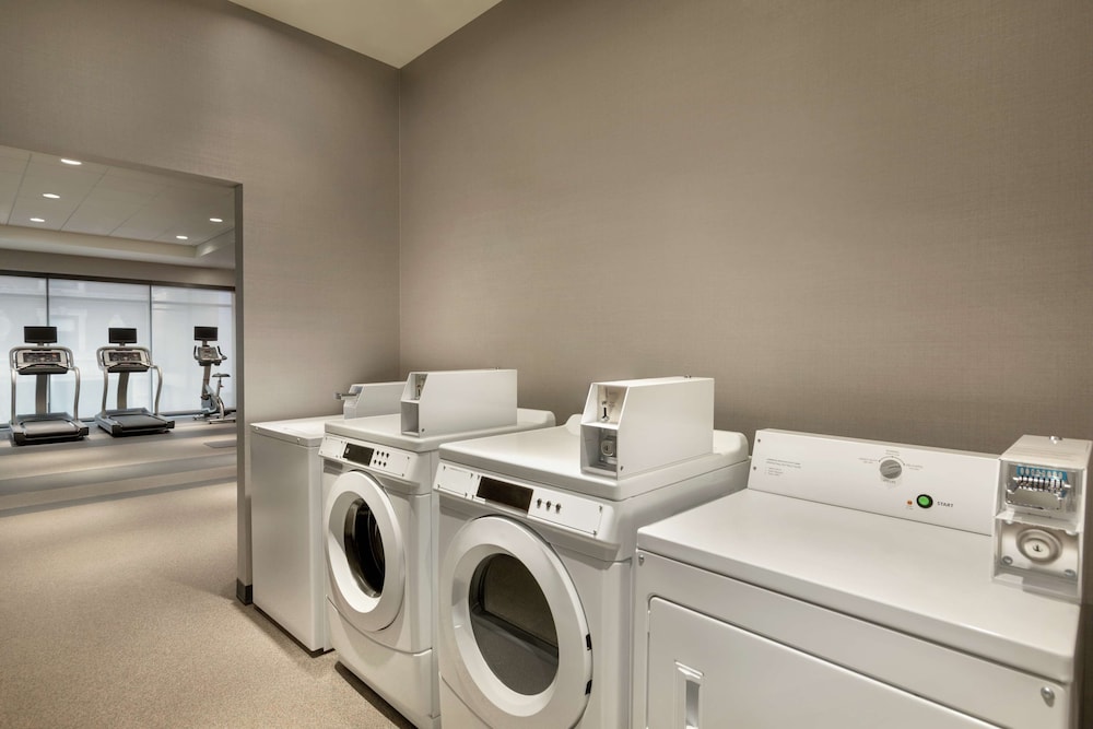 Home2 Suites by Hilton Chicago River North - photo 32