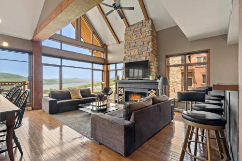 Tremblant Prestige Altitude 170 9 in Mont-Tremblant, Canada