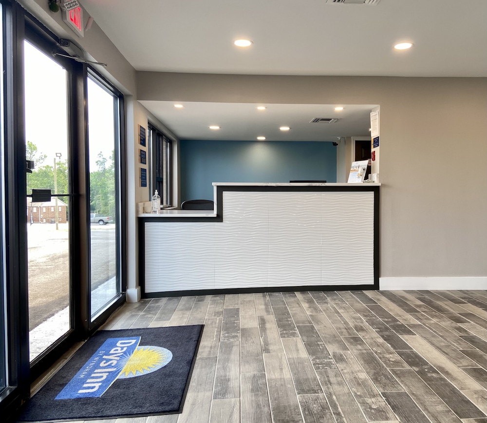 Days Inn by Wyndham Newnan - photo 2