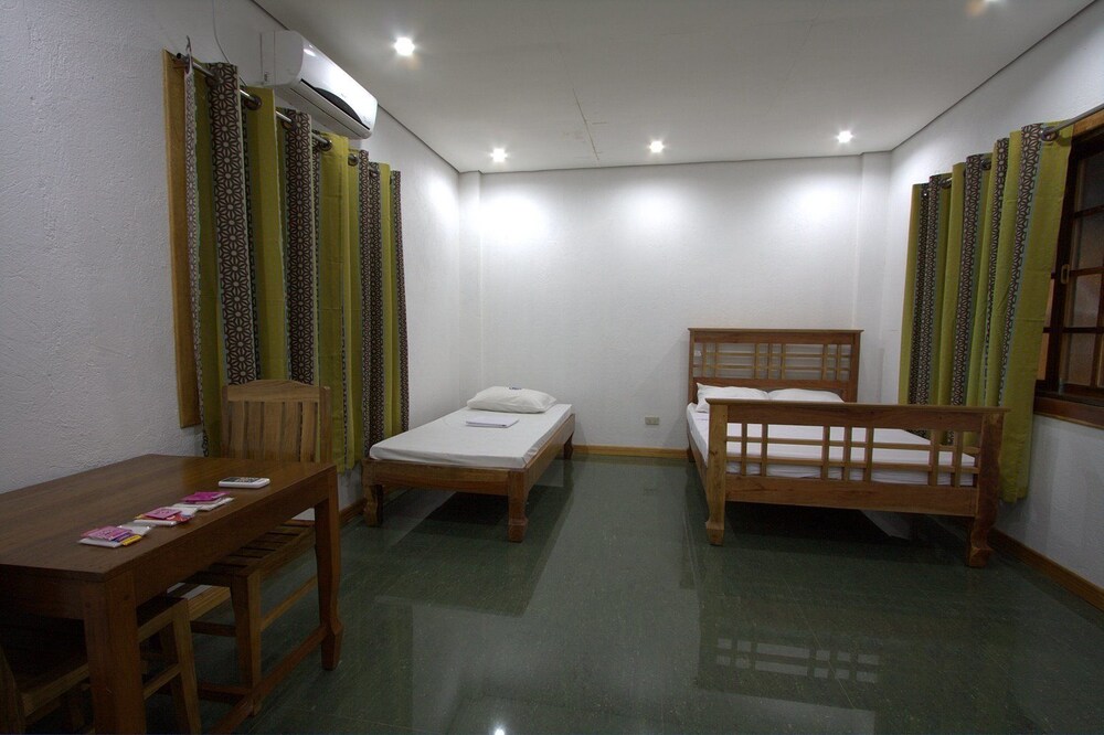 Century Gardens Hotel — Pasuquin — photo 5