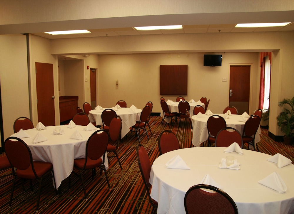Hampton Inn & Suites Springfield Southwest - photo 35
