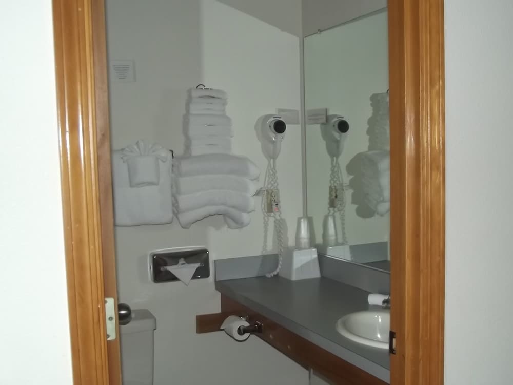 Hillcrest Inn - photo 62