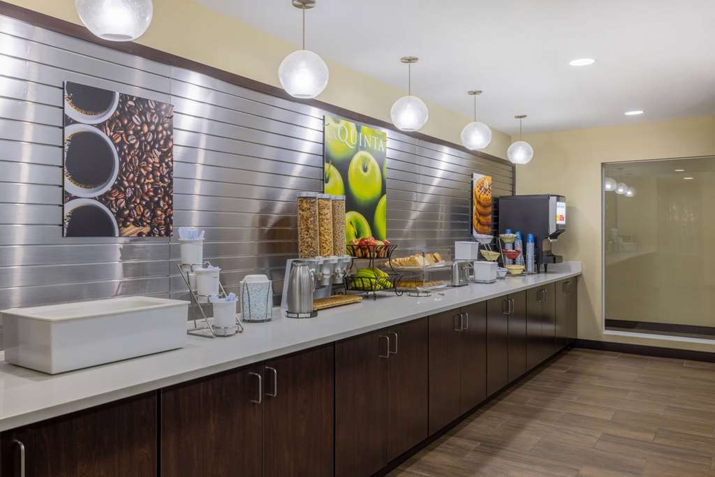 La Quinta Inn & Suites by Wyndham Artesia - photo 46