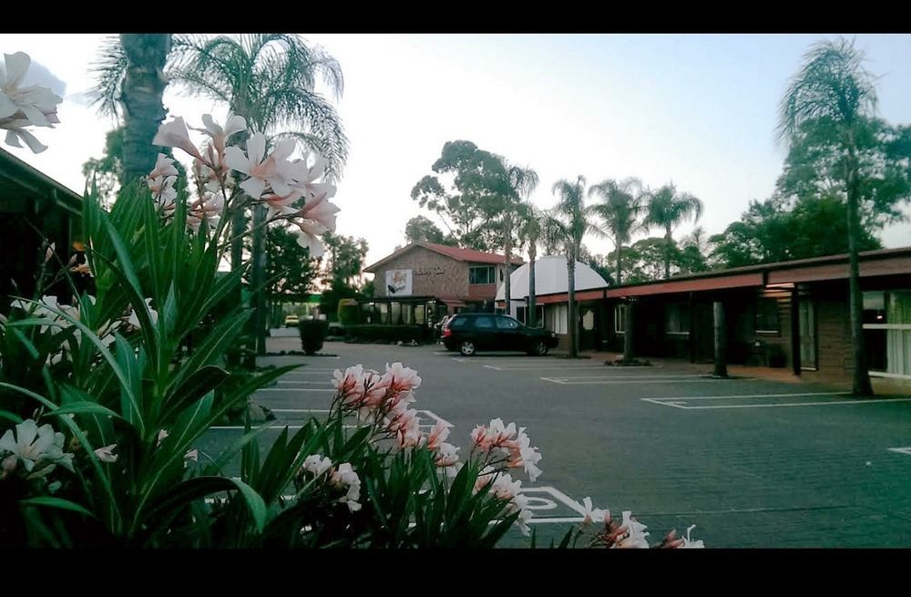 Bronco Motor Inn — hotel in Charlton