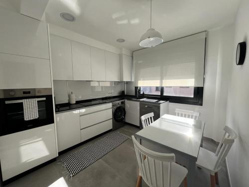 Gris Con Parking Gratis in Vigo, Spain