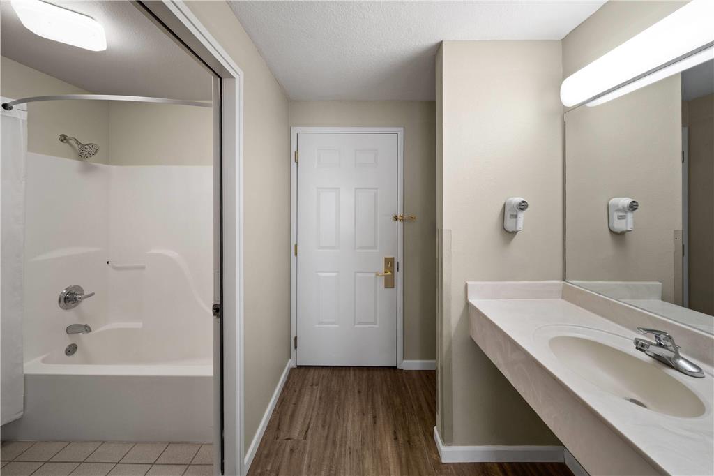 Days Inn by Wyndham Mountain Home - photo 34
