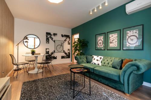 Downtown Retreat: Spacious 2 BR by Unirii Square — 4-Star Luxury Hotel in Bucharest, Romania