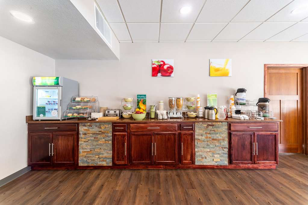 Quality Inn & Suites Vandalia near I 70 and Hwy 51 - photo 47