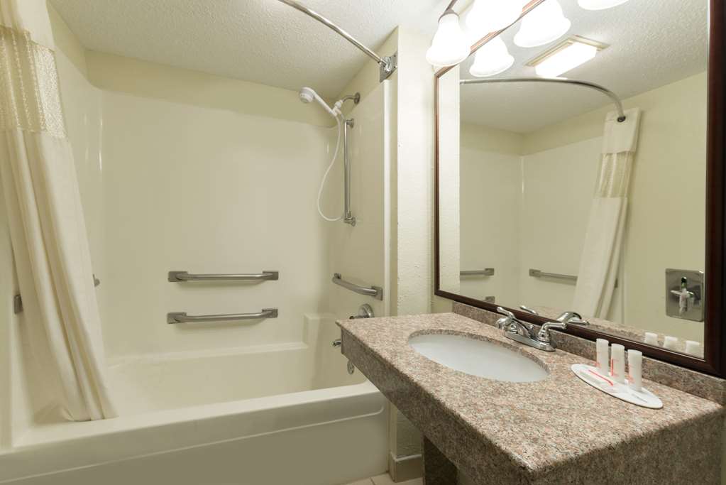 Baymont by Wyndham Louisville South I 65 - photo 18