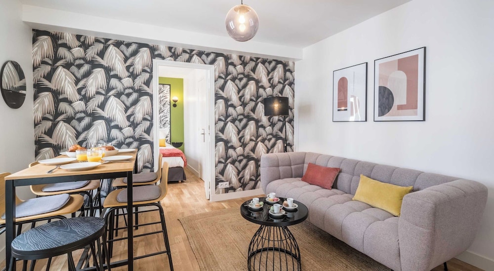 Cosy Apartment in the Heart of Belleville 6p 2bedroom — 4-Star Luxury Hotel in Paris, France