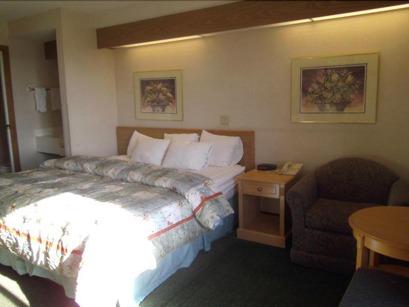 Pleasant Stay Inn & Suites Brooklyn - photo 2