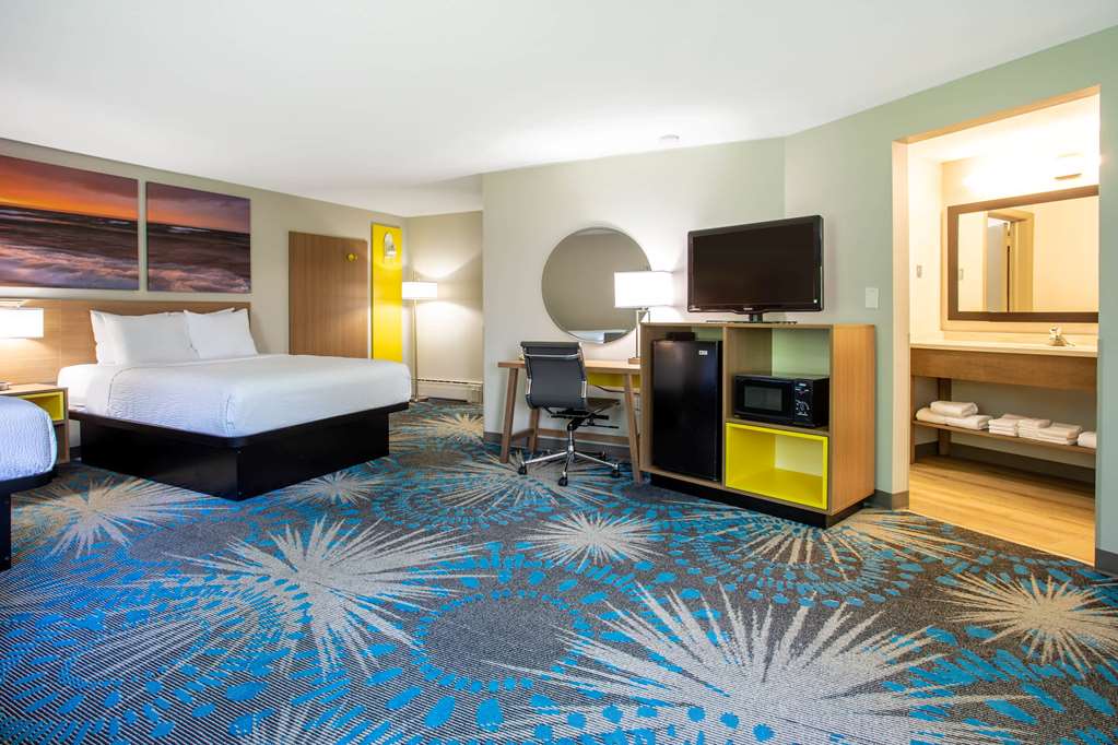Days Inn by Wyndham Marquette - photo 33