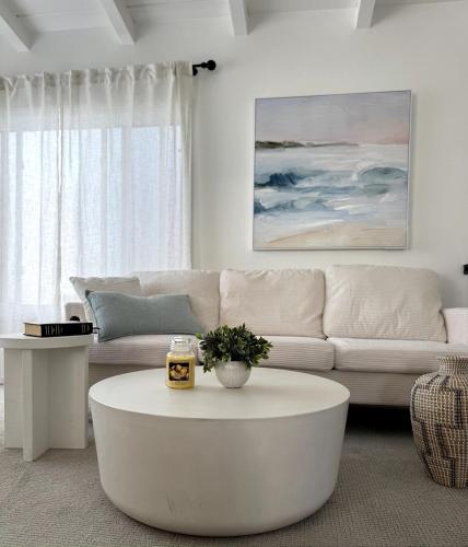Steps to Sand Cozy 3BR Partial Ocean Views — hotel in Manhattan Beach