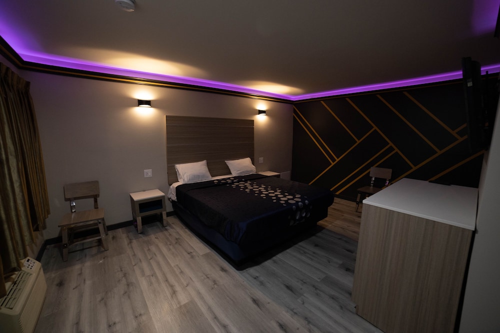 Artesia Motor Inn - photo 8