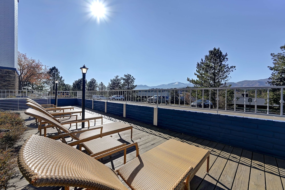 Embassy Suites by Hilton Colorado Springs - photo 78