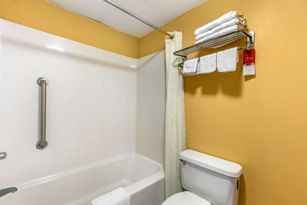 Econo Lodge Northport Tuscaloosa North - photo 20