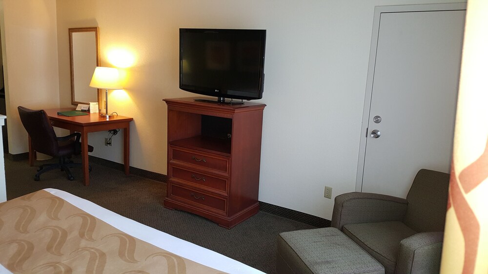 Quality Inn & Suites Hotel West Chester - photo 16