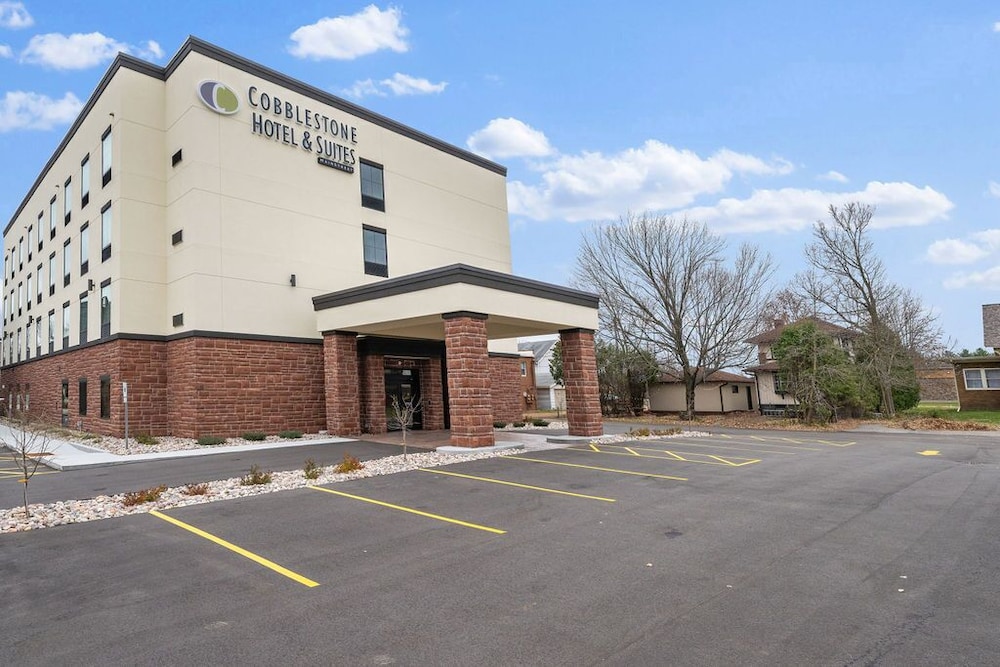 Cobblestone Hotel & Suites Mosinee - photo 104